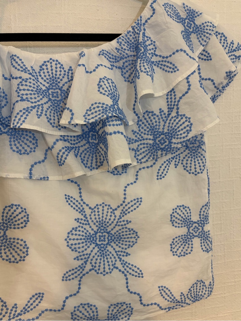 NWT Lilly Pulitzer One Shoulder Ruffle Embroidered Floral Top White/Blue S - Picture 3 of 5